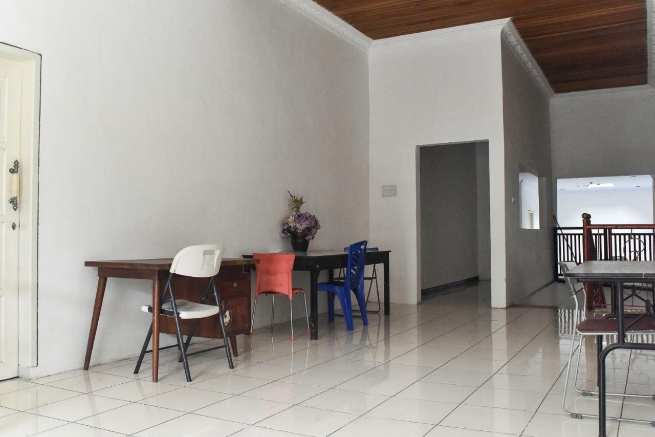 Hotel Reddoorz Near Sultan Hasanuddin Airport 2 Macasar Exterior foto