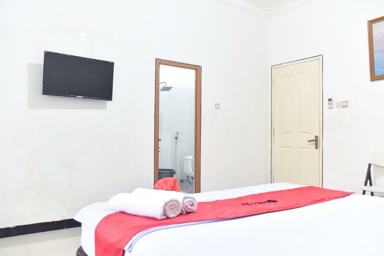 Hotel Reddoorz Near Sultan Hasanuddin Airport 2 Macasar Exterior foto