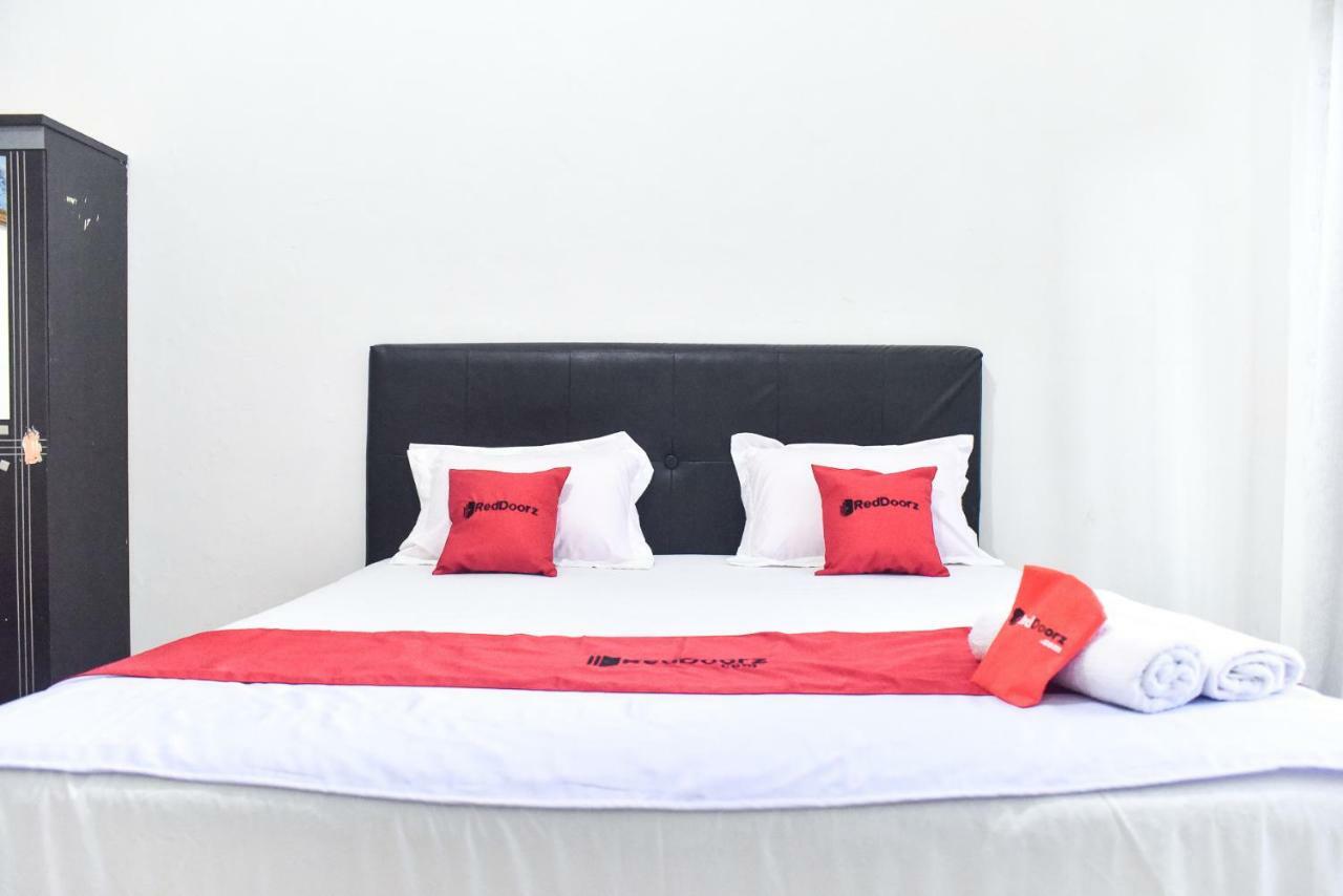 Hotel Reddoorz Near Sultan Hasanuddin Airport 2 Macasar Exterior foto
