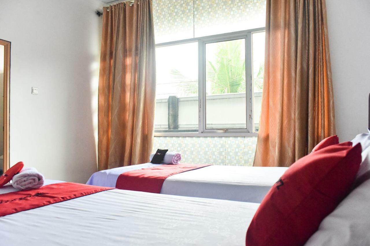 Hotel Reddoorz Near Sultan Hasanuddin Airport 2 Macasar Exterior foto