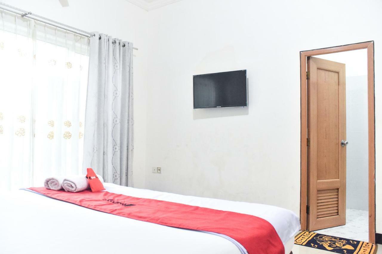 Hotel Reddoorz Near Sultan Hasanuddin Airport 2 Macasar Exterior foto
