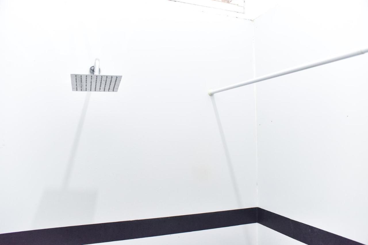 Hotel Reddoorz Near Sultan Hasanuddin Airport 2 Macasar Exterior foto